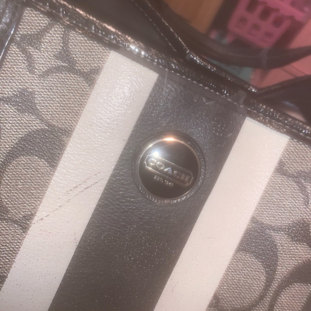 Coach flawed - Picture 3 of 13